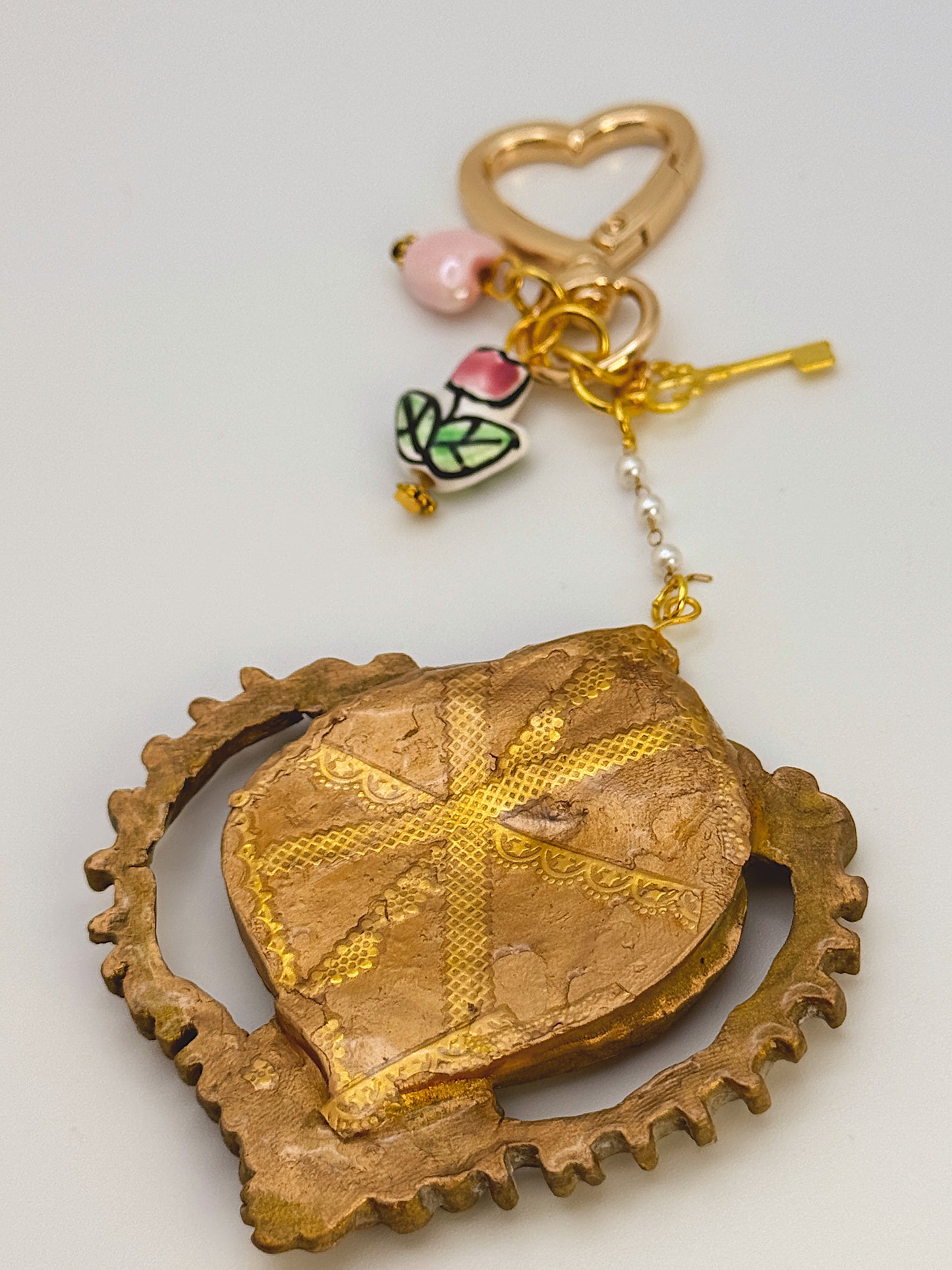 Vintage Heart Swan Bag Charm – Ornate Frame Keychain with Handmade Details