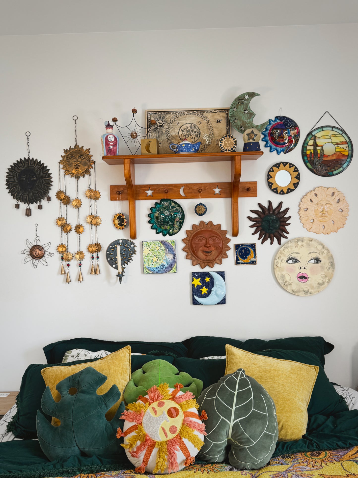Vintage 21” Metal Sun Face Wall Hanging – Rustic Celestial Bell Chime