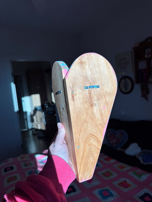 Vintage Hand-Painted Wooden Heart Corner Shelf – Folk Art Style