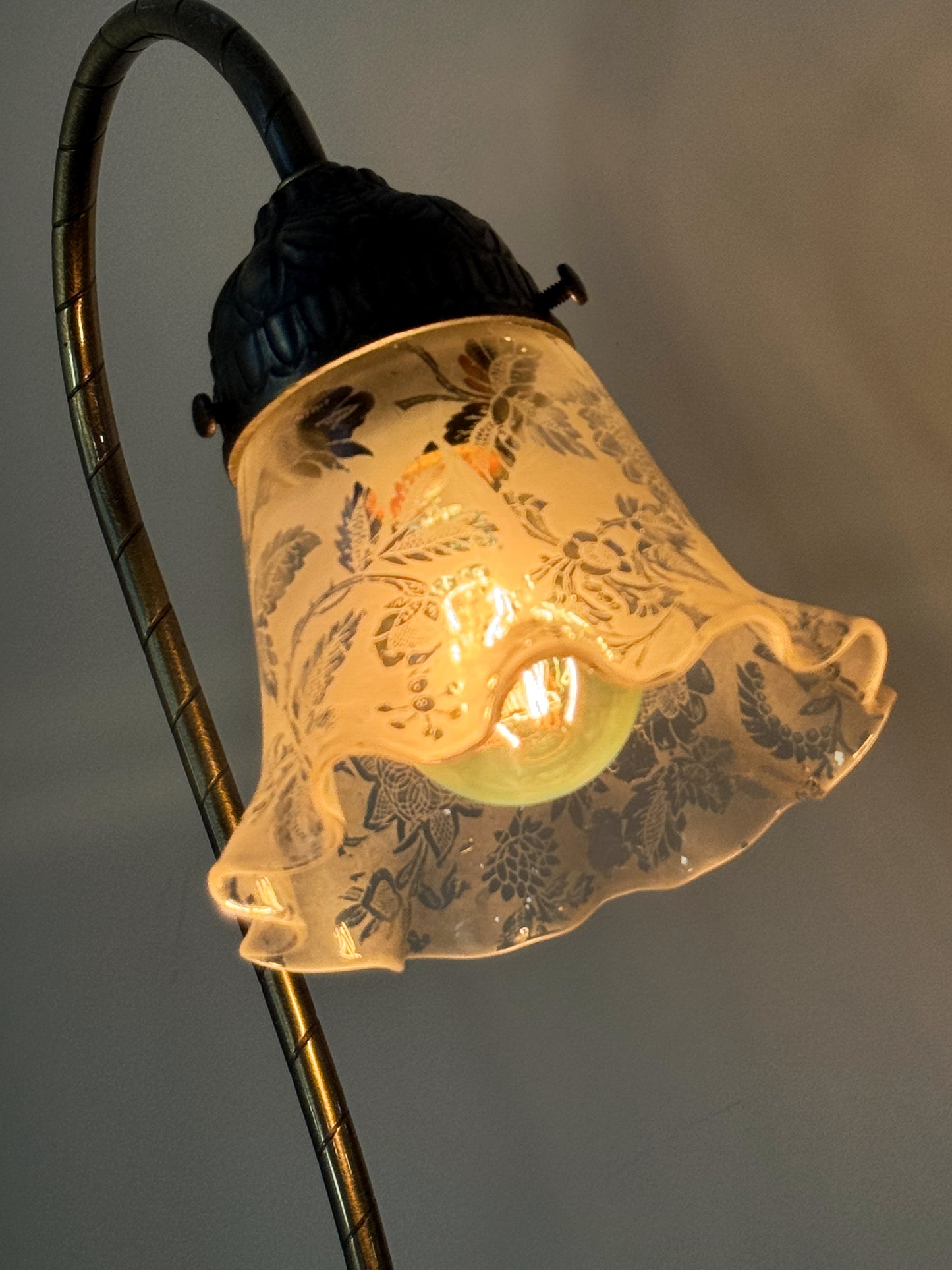 Vintage Brass Gooseneck Boudoir Lamp w/ Etched Glass Shade – 19”