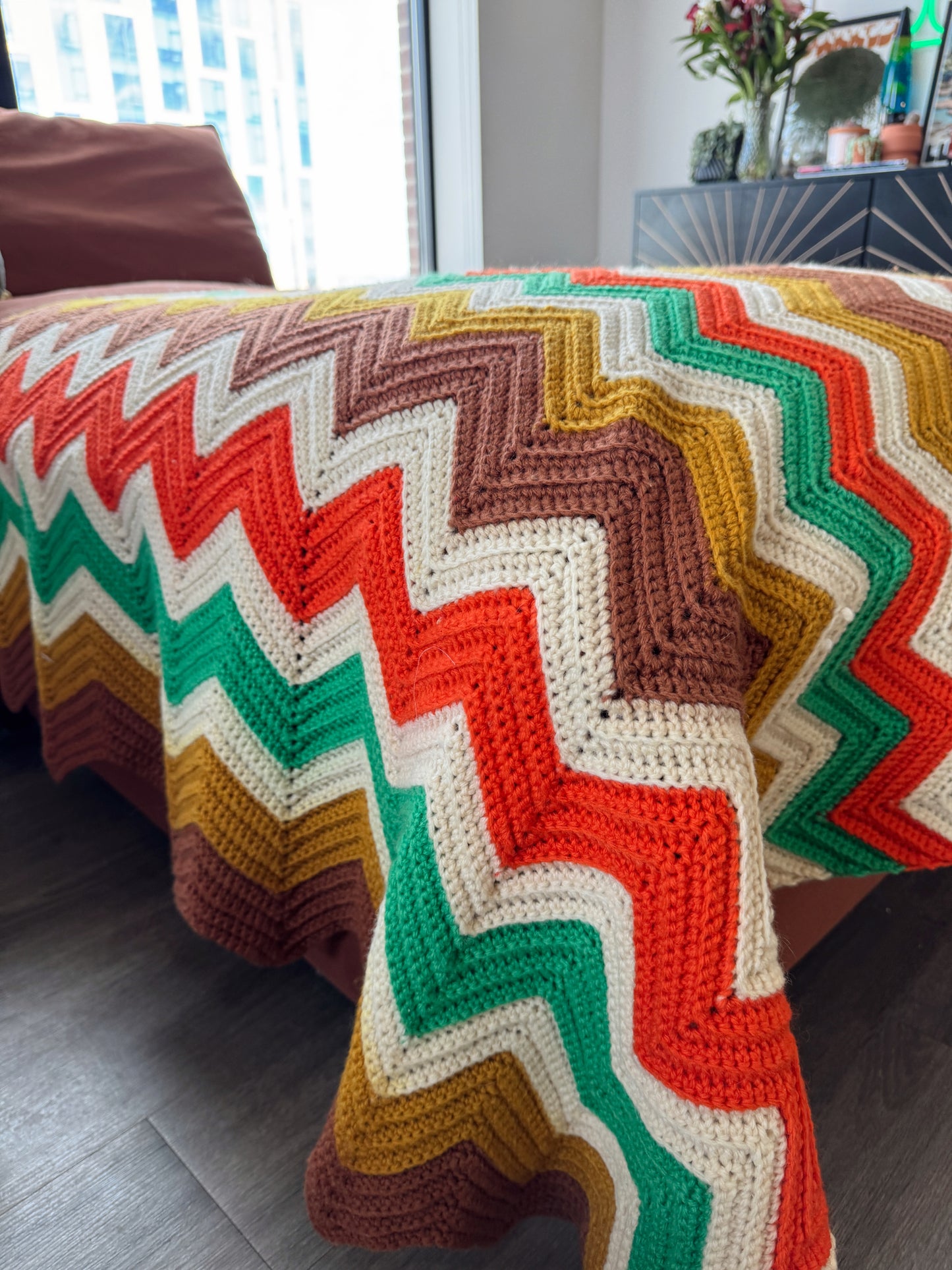 Vintage 1970s Chevron Knit Blanket – Retro Earth Tone Zigzag Throw – 71x61