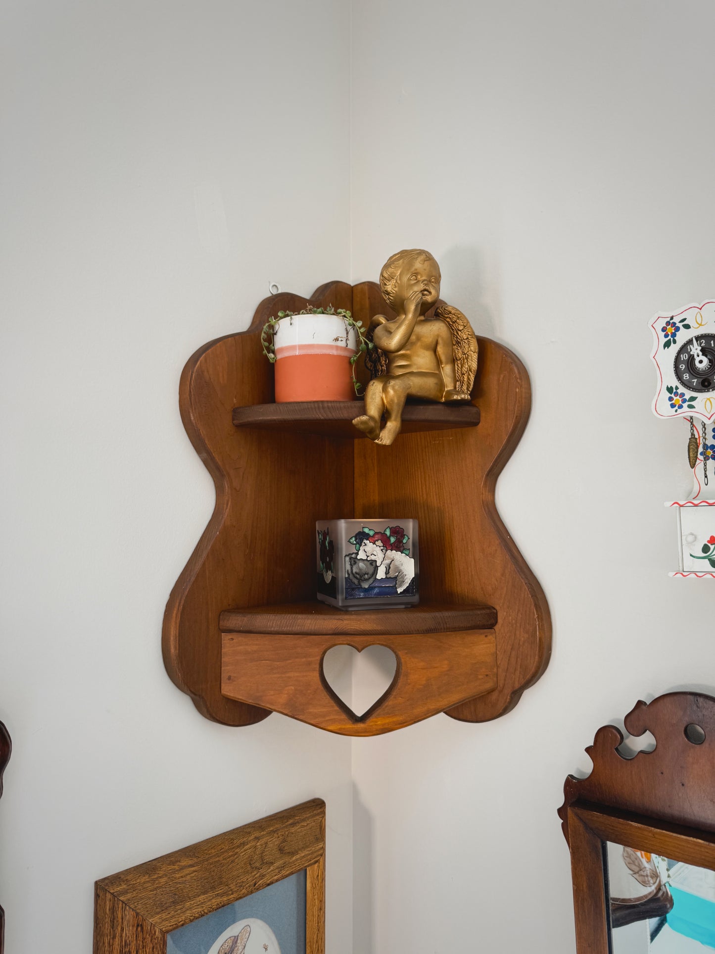 Vintage Gold Cherub Shelf Sitter – 5.5” Winged Angel Figurine
