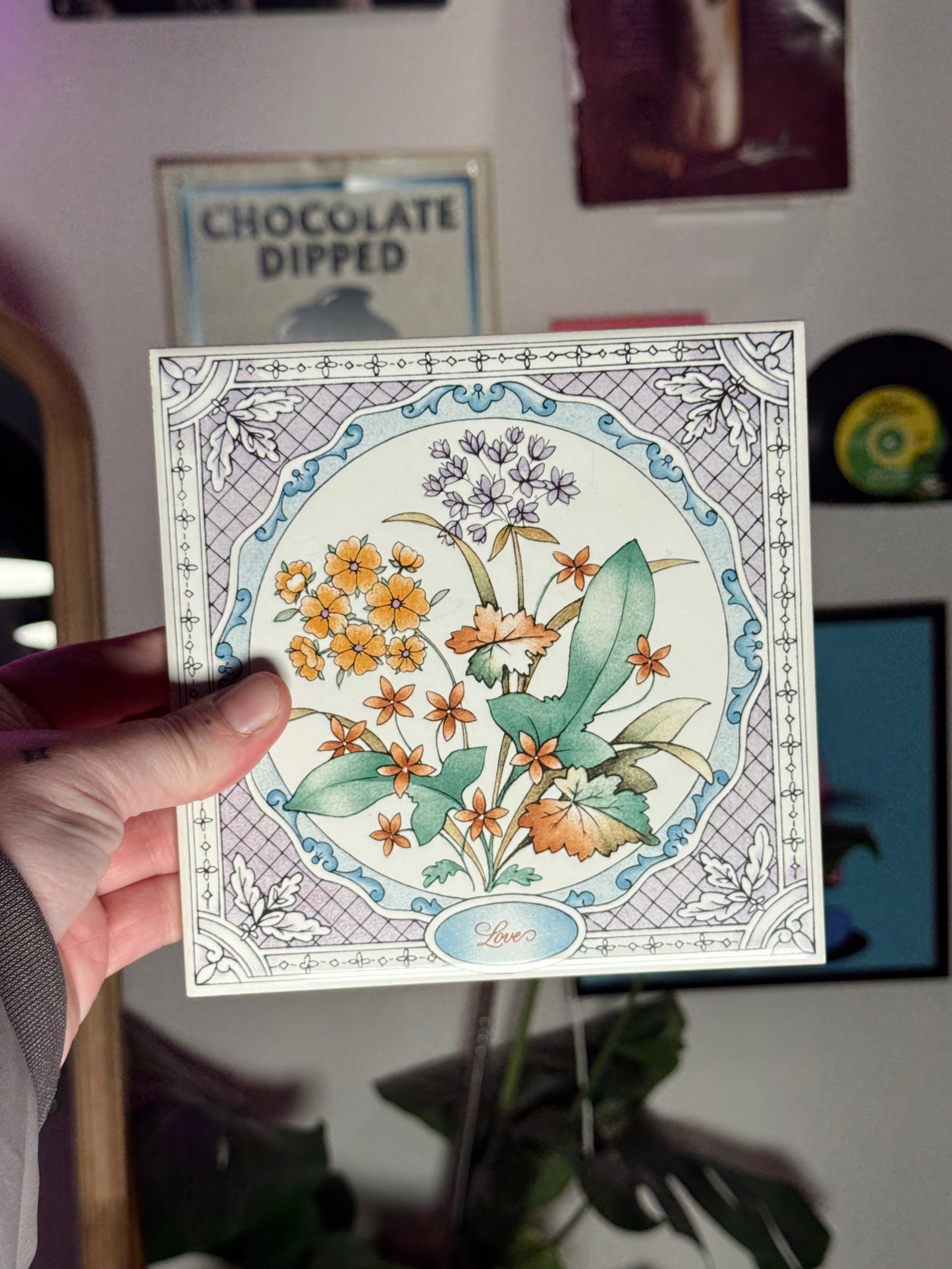 Vintage Avon Floral Ceramic Wall Plaque Set – “Love” & “Friendship” (1983, Made in England)