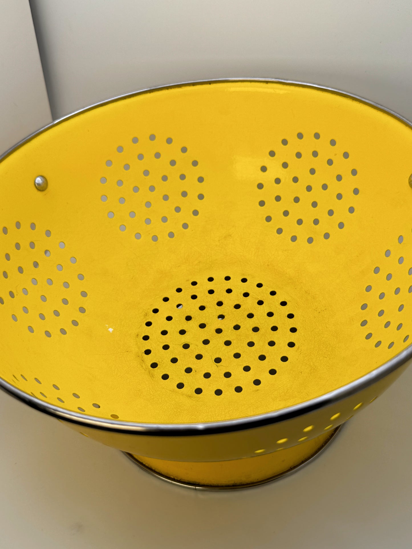 Vintage Yellow Enamel Colander Strainer – Retro Farmhouse Kitchen
