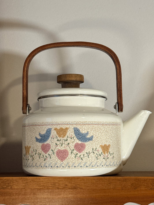 Vintage Enamel Teapot with Wooden Handle – Country Cottage Hearts & Birds