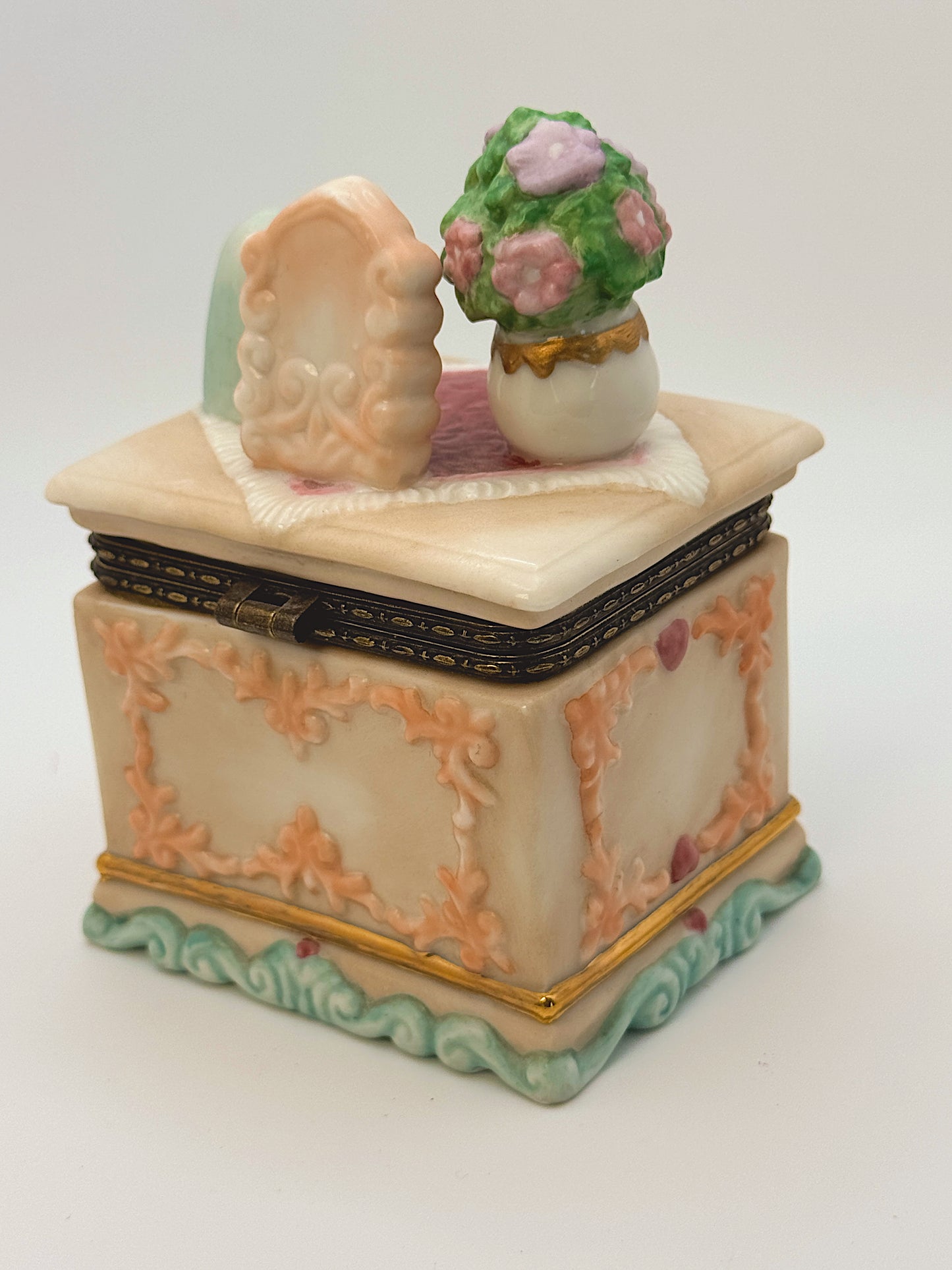 Vintage Mini Dresser Trinket Box with Floral Details | Jewelry & Keepsake Box