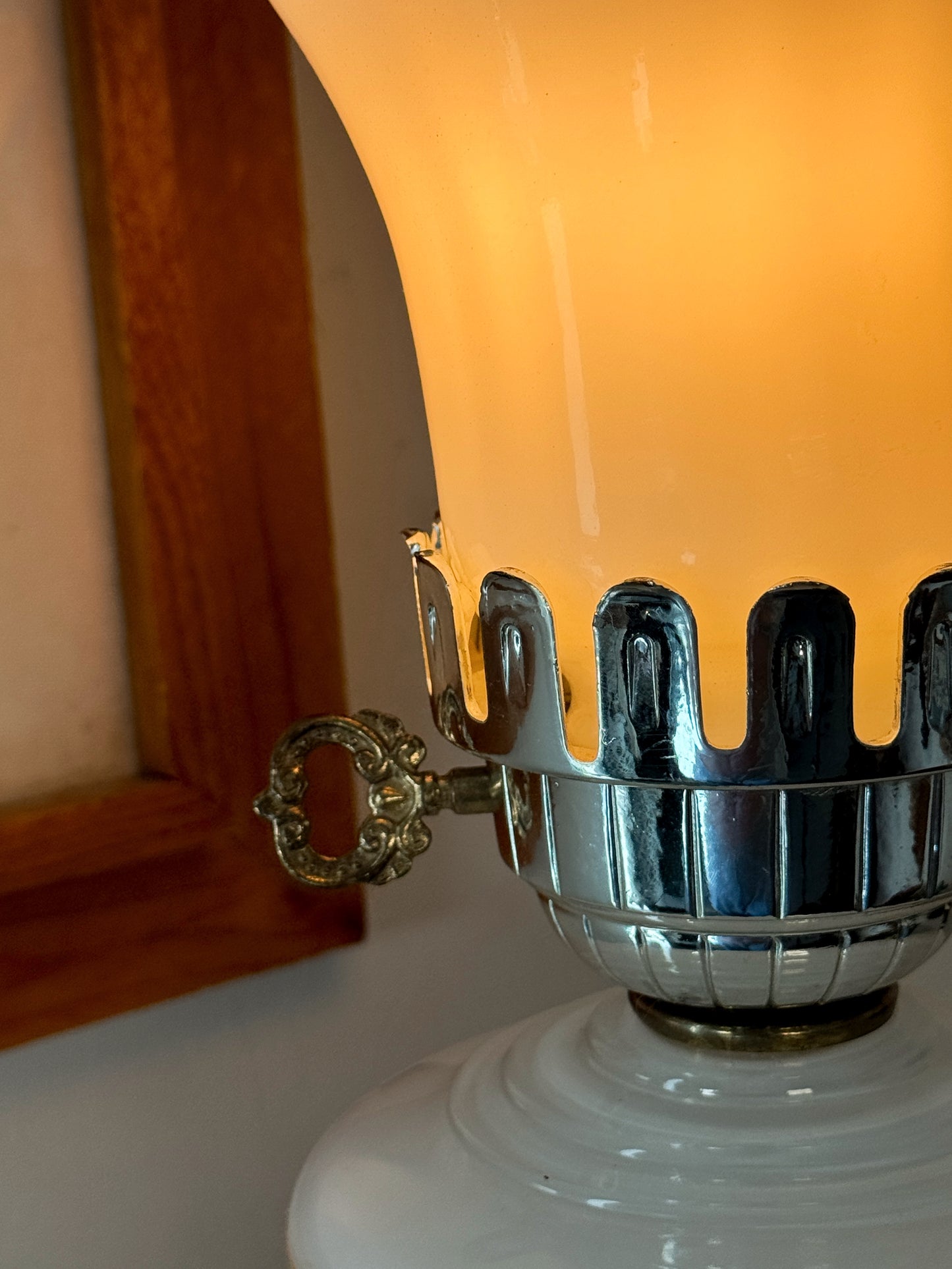 Vintage Milk Glass Daisy Lamp | Dual Light Table Lamp
