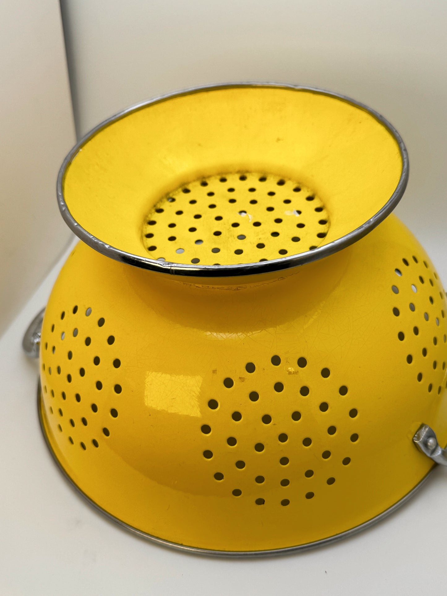 Vintage Yellow Enamel Colander Strainer – Retro Farmhouse Kitchen
