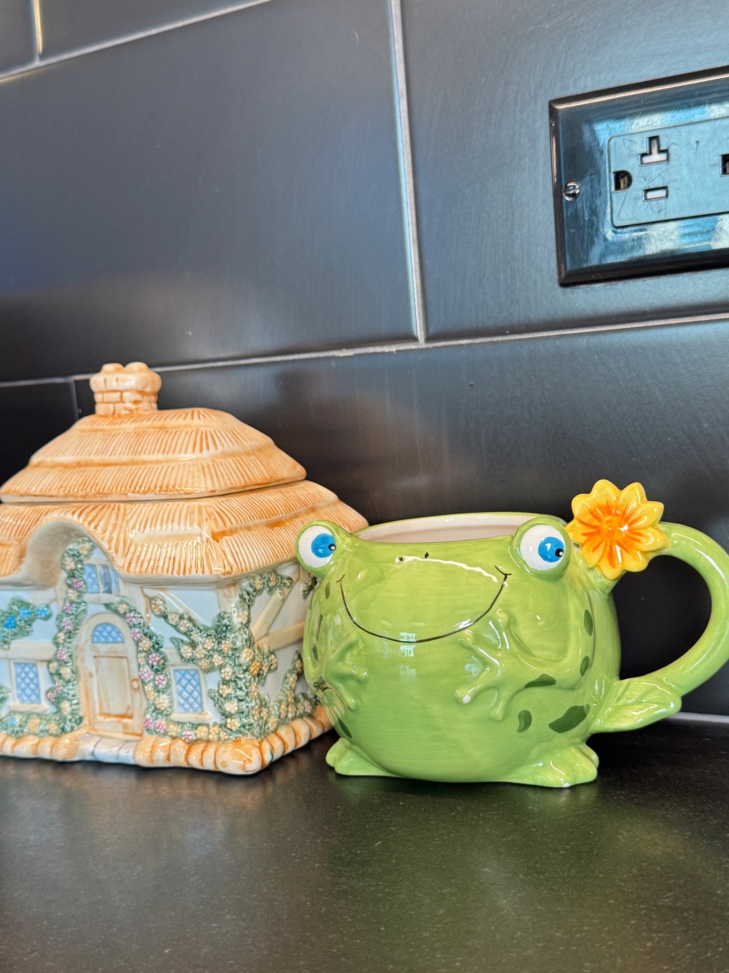 Freddy The Frog Pier One Imports Coffee Cup• Mug Planter Ceramic Frog with Sunflower