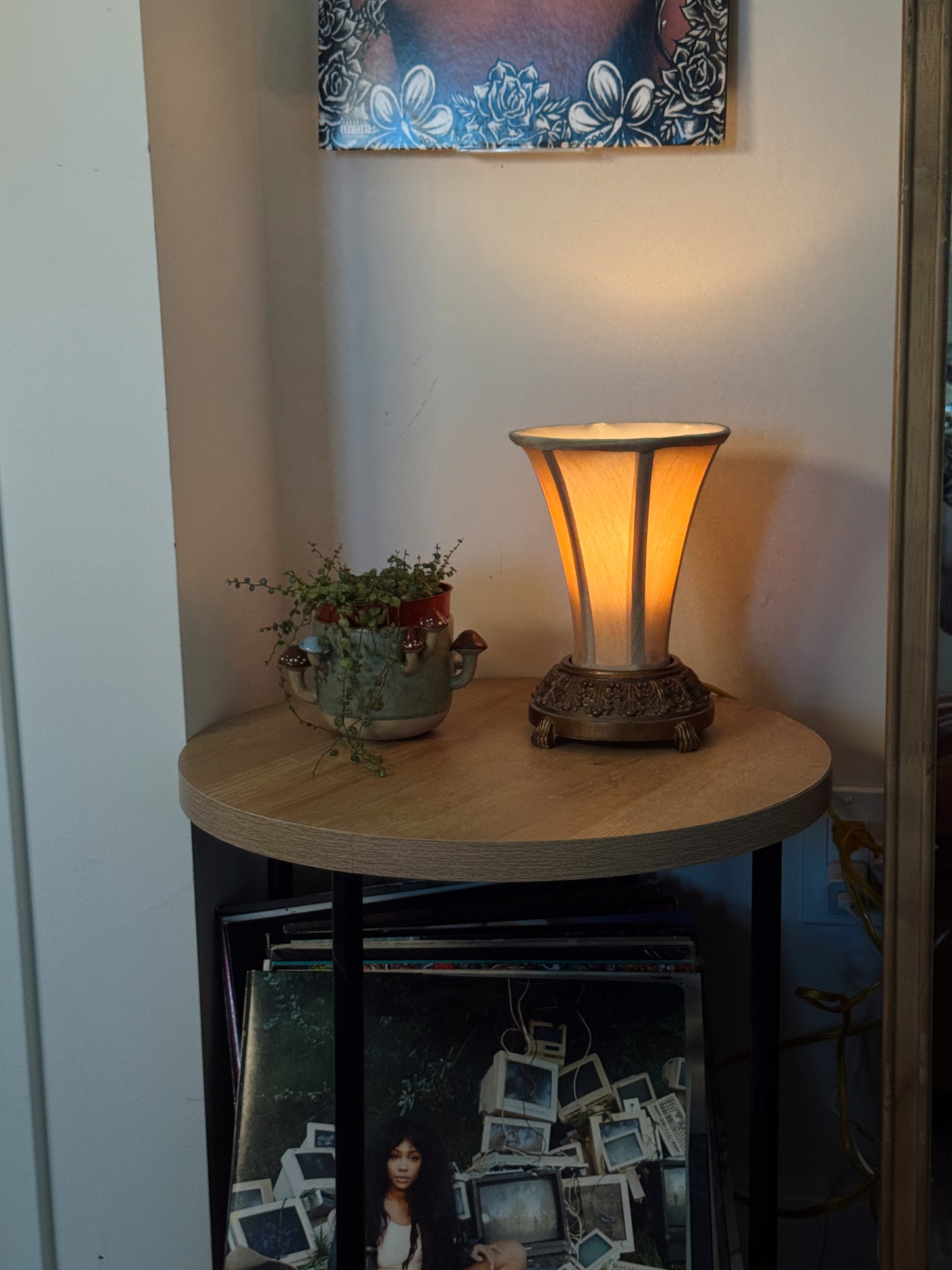 Vintage Ornate Accent Table Lamp – Claw Feet Base – Romantic Gothic Style