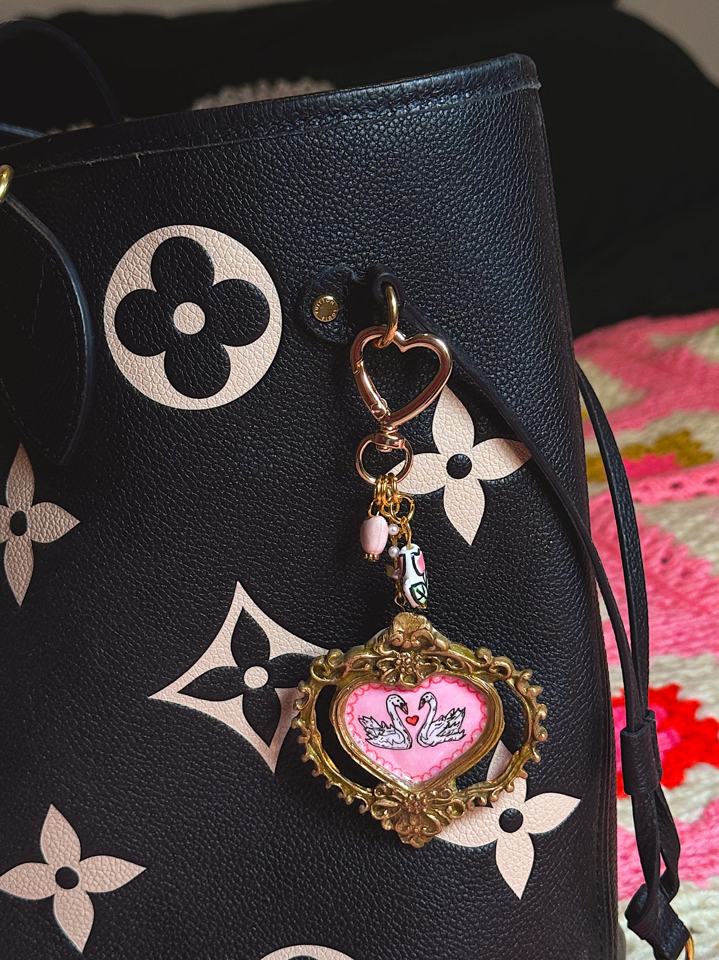 Vintage Heart Swan Bag Charm – Ornate Frame Keychain with Handmade Details
