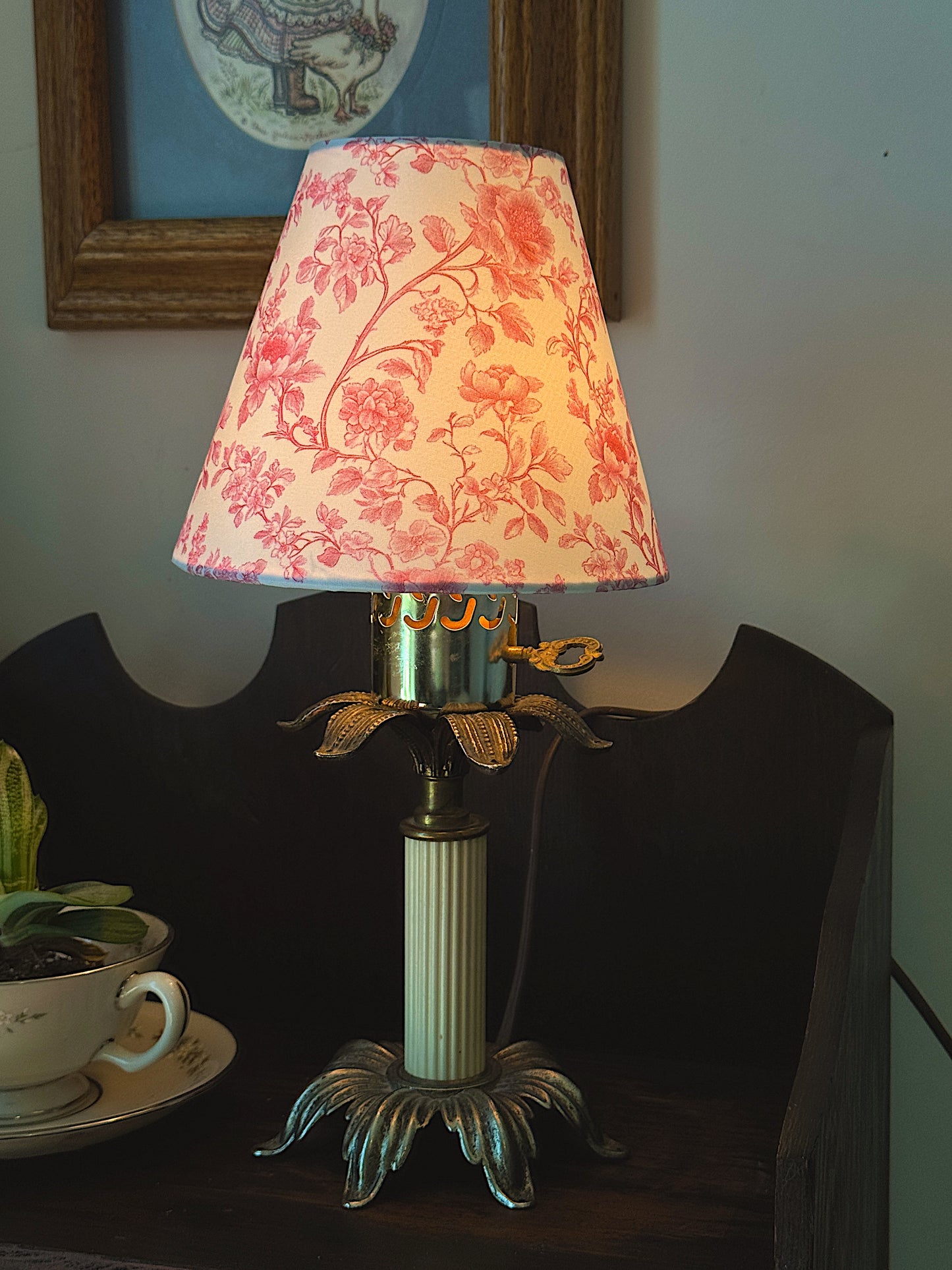 Vintage Hollywood Regency Brass Table Lamp – Palm Leaf & Fluted Column – 12"
