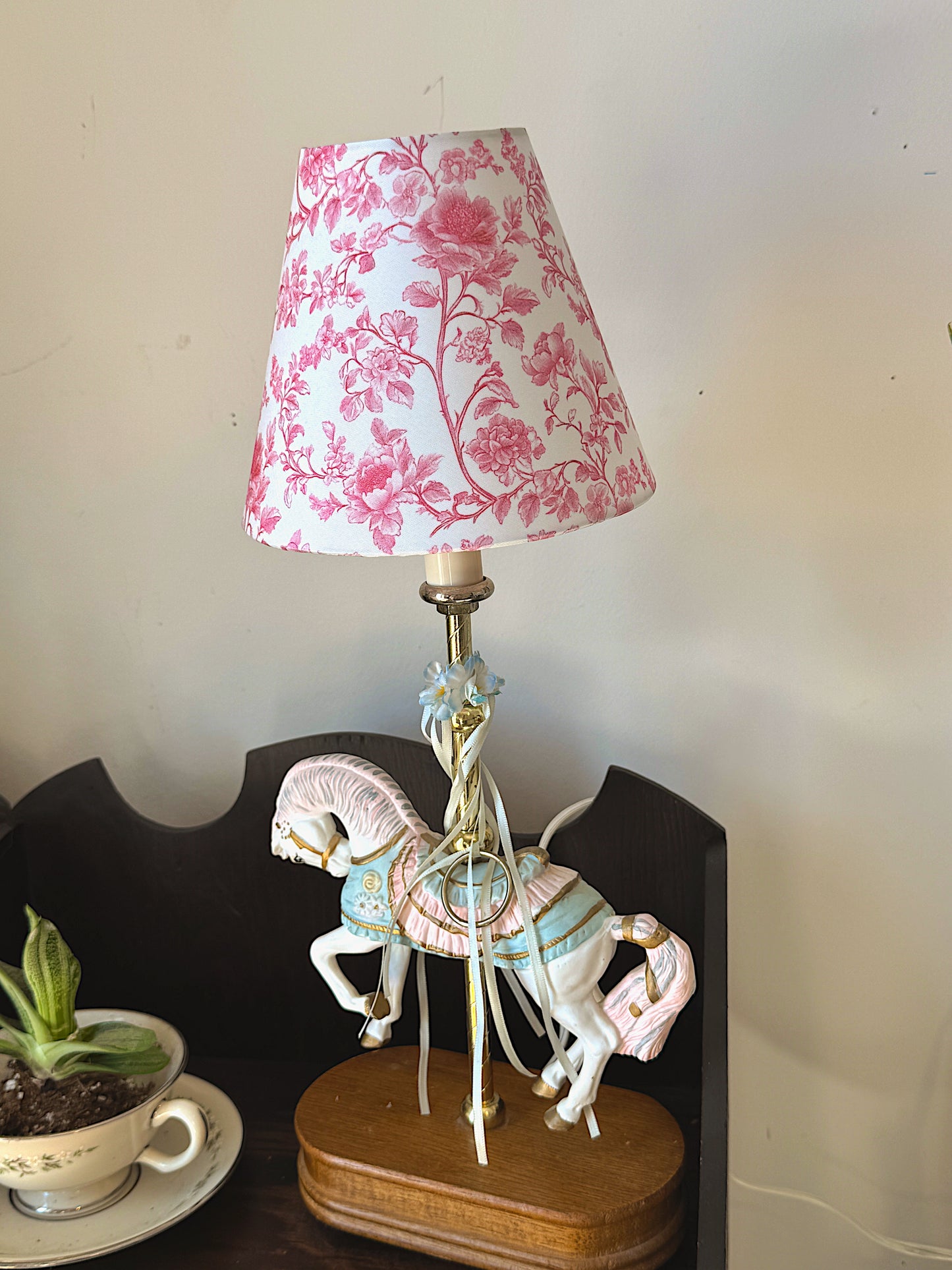 Vintage 1989 House of Lloyd Porcelain Carousel Horse Table Lamp - 17"