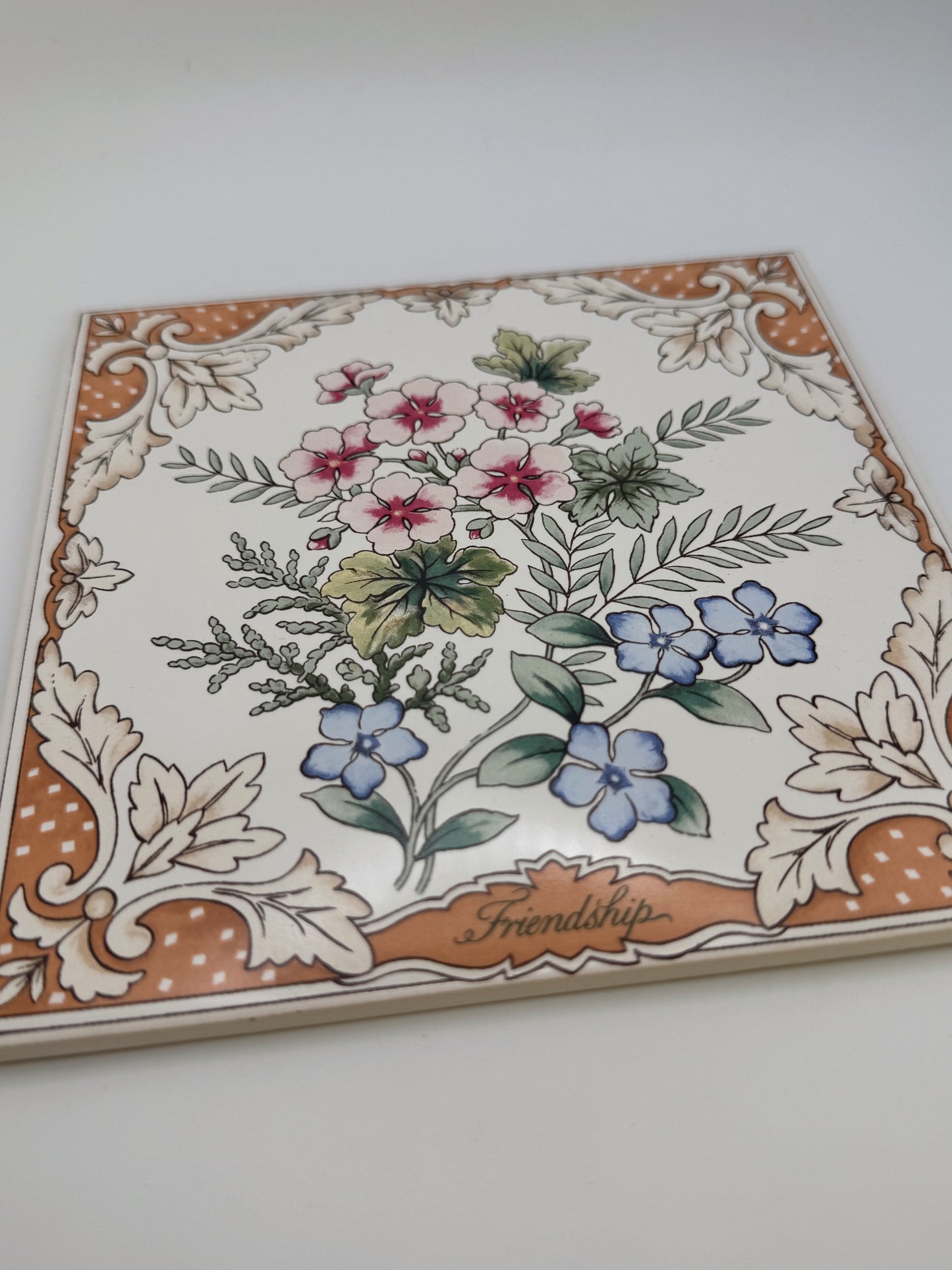 Vintage Avon Floral Ceramic Wall Plaque Set – “Love” & “Friendship” (1983, Made in England)