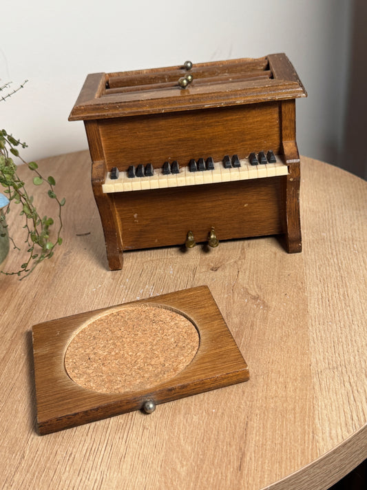 Vintage Mini Piano Coaster Set – Wooden Upright Piano Holder – Musical Home Décor