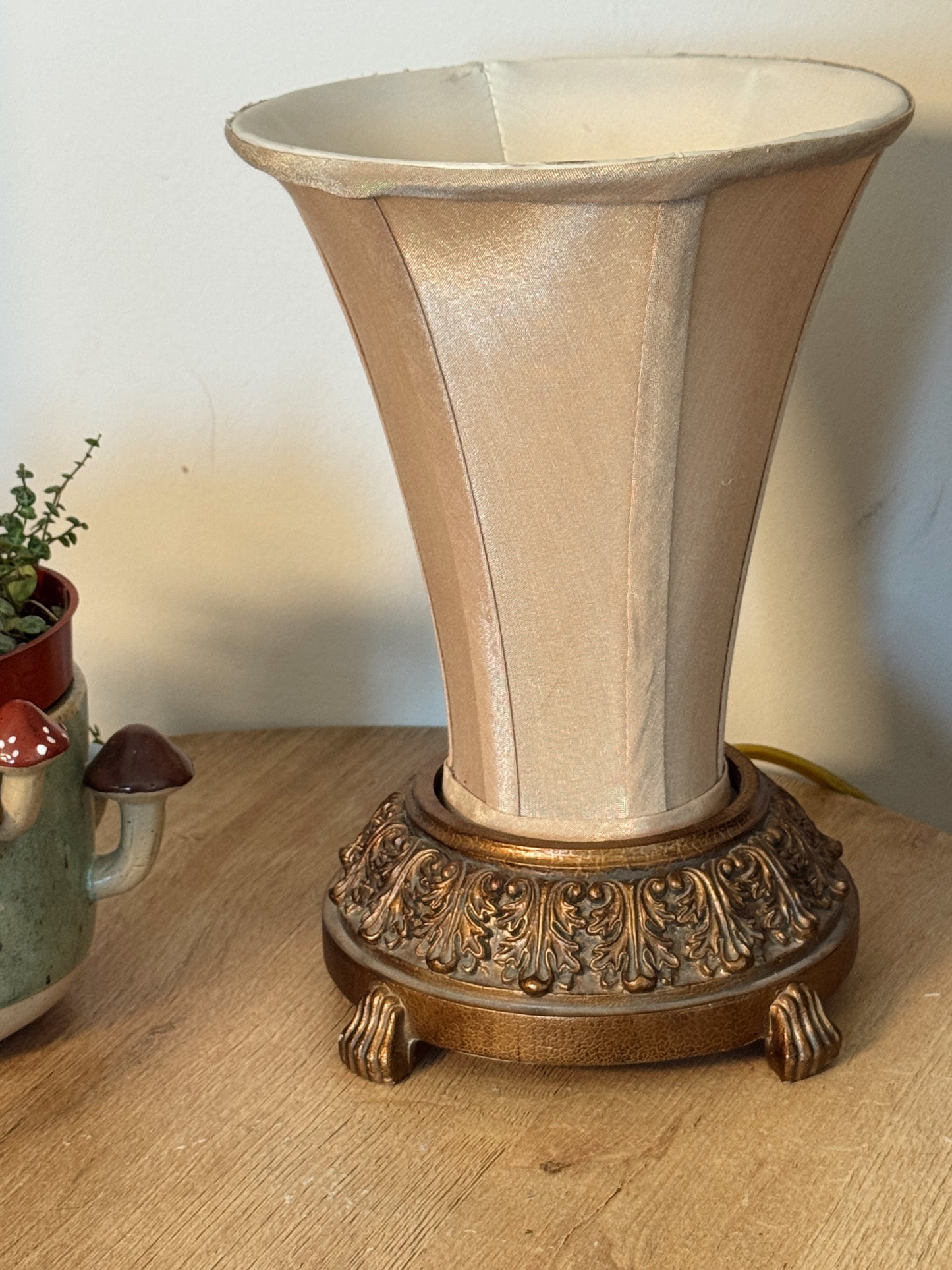 Vintage Ornate Accent Table Lamp – Claw Feet Base – Romantic Gothic Style